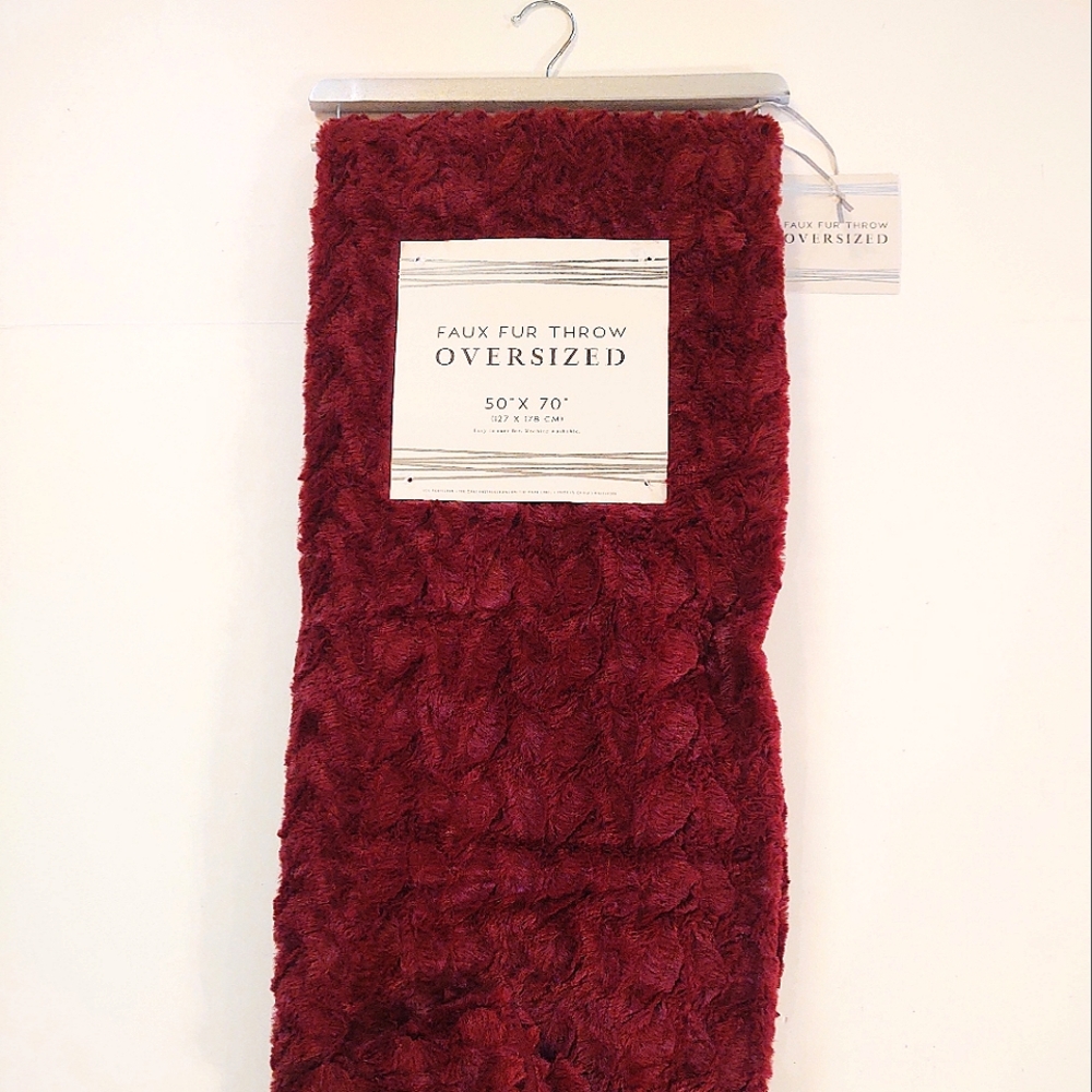 🎁Faux Fur Oversized Throw Blanket - Rumba Red; Style THBR-379H